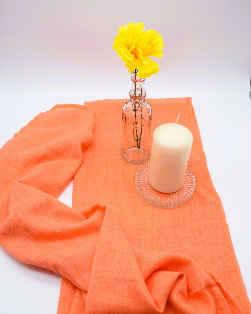 Tischläufer-apricot-Dekoration-leihen