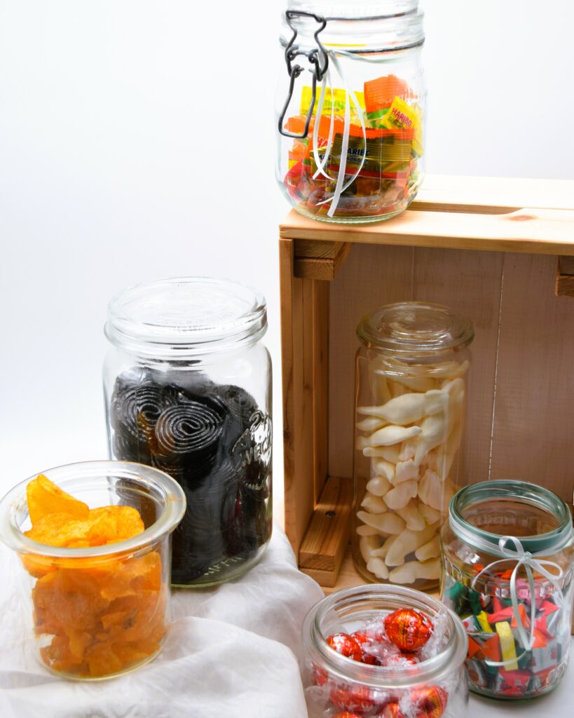 Glasgefäß-klein-und-groß-mit-Deckel-transparent-klar-Dekorationsverleih-Hannover
