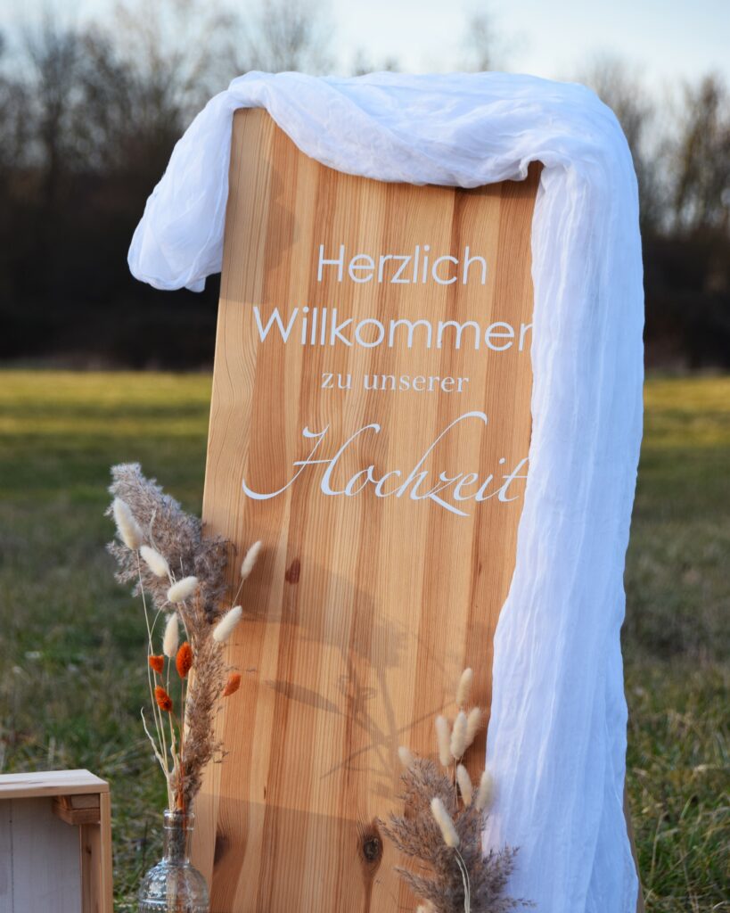 Holztafel-"Herzlich-Willkommen-zu-unserer-Hochzeit"-Candybar-Buffet-Schild-Dekorationsverleih-Hannover