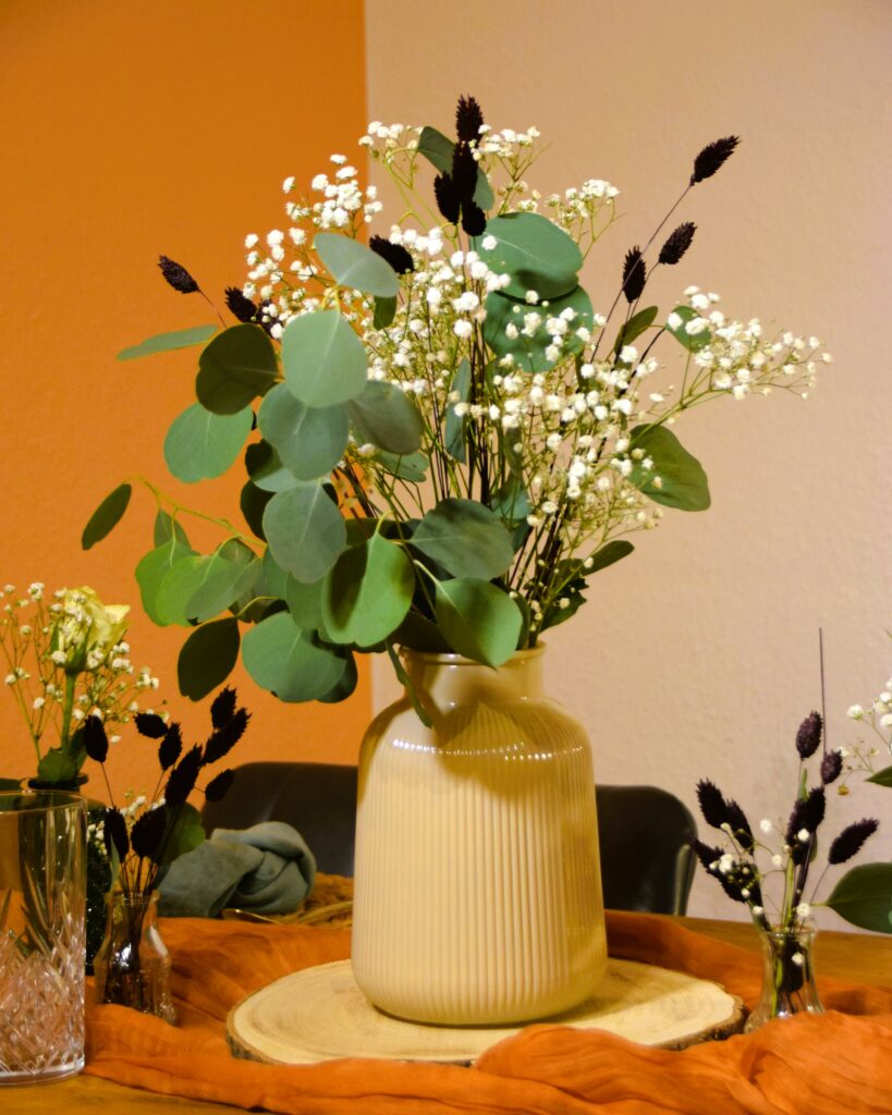 Vase-groß-beige-geriffelt-Dekorationsverleih-Hannover