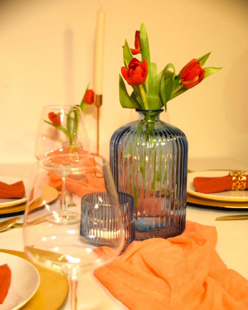 Vase-groß-hellblau-geriffelt-Dekorationsverleih-Hannover