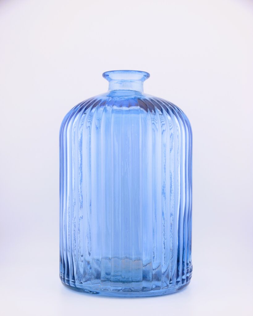 Vase-groß-hellblau-geriffelt-Dekorationsverleih-Hannover