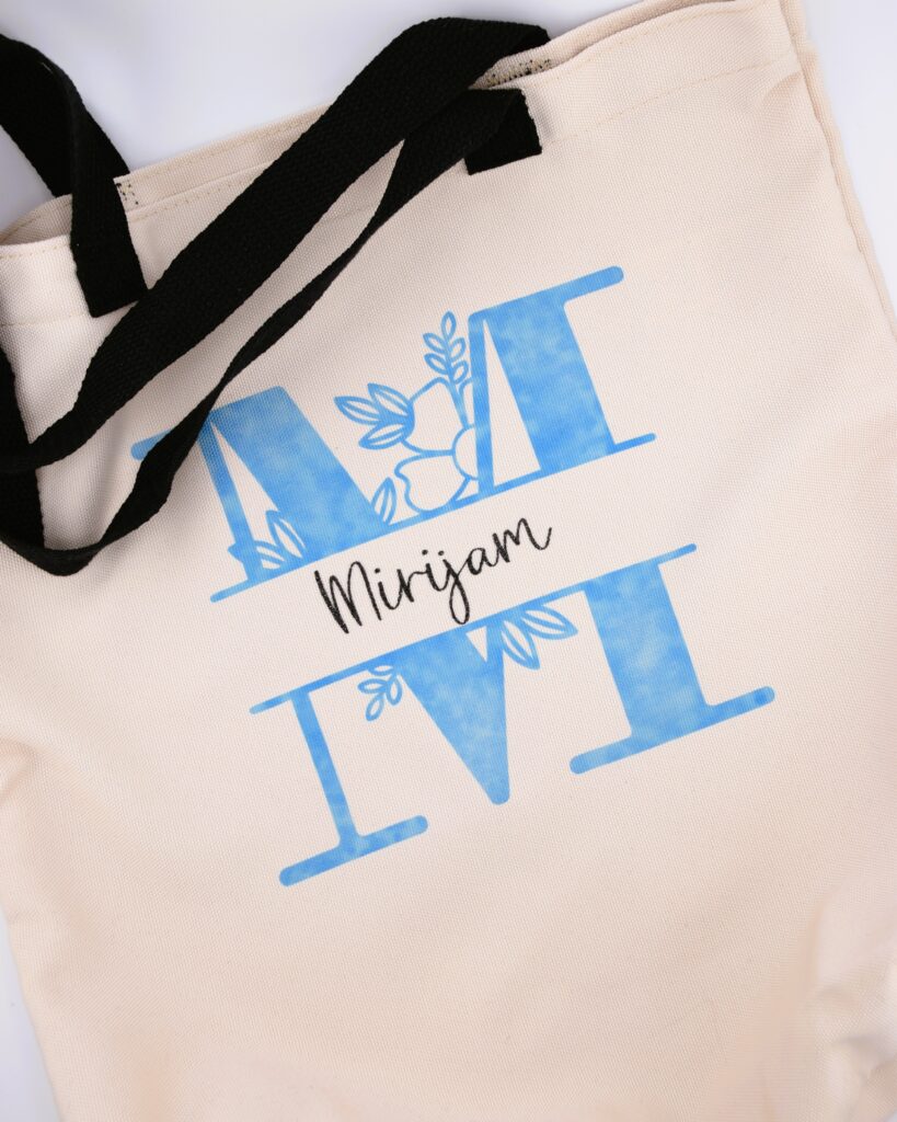 Individuelle-Geschenke-Beutel-mit-Schriftzug-Initialien-sonstiges-Dekorationsverleih-Hannover
